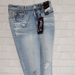 No Boundaries Woman's Super High-Rise Slim Straight Jeans